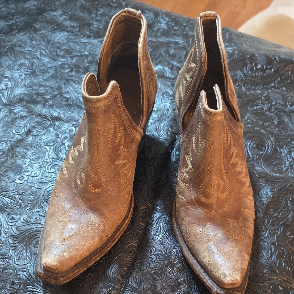 Ariat Dixon Distressed Tan Leather Ankle Boots